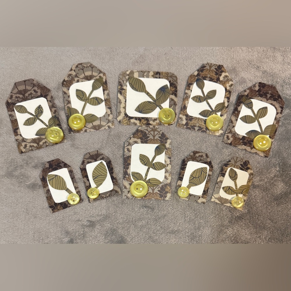💜 Handcrafted Leaf Design Tags with Embellishments